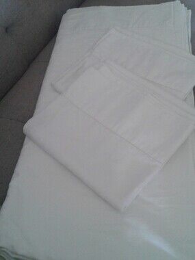 SFERRA Linens Finely Textured 1 King Flat Sheet & 2 King Pillowcases